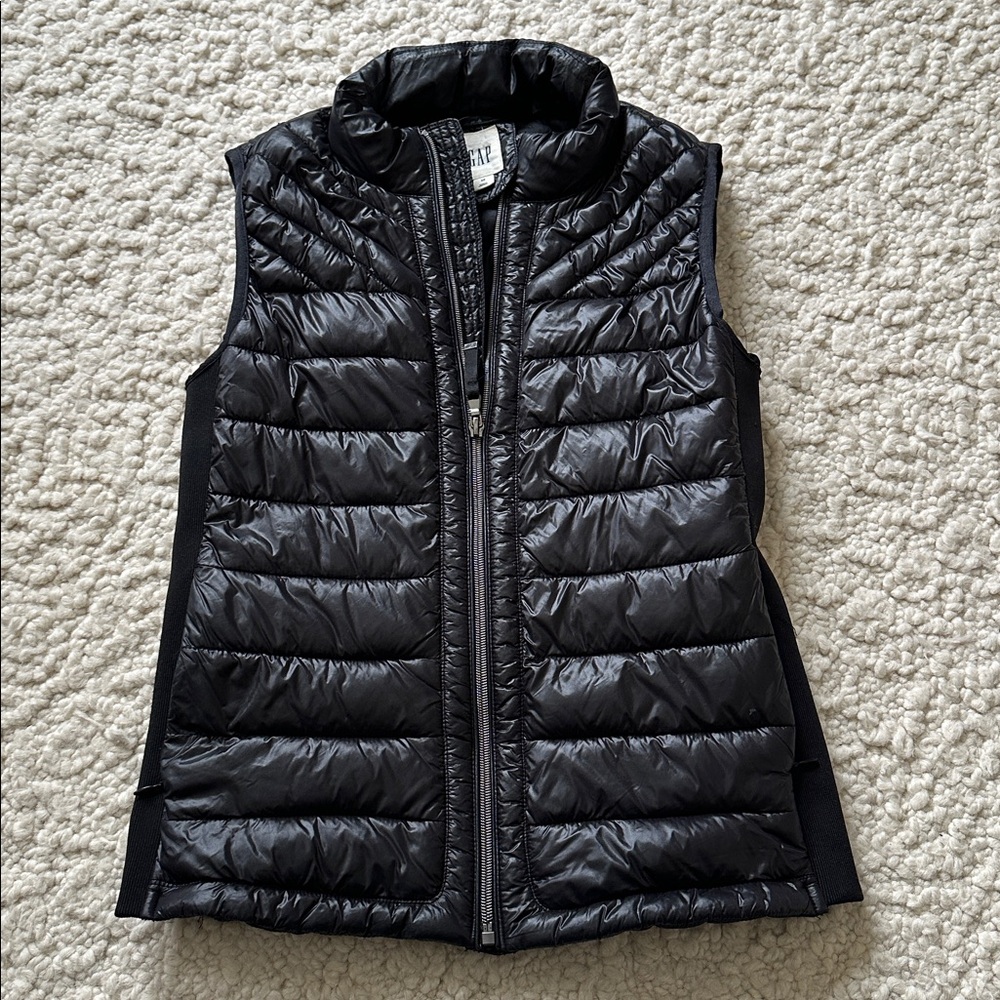 Gap Lightweight Fitted Black Puffer Vest